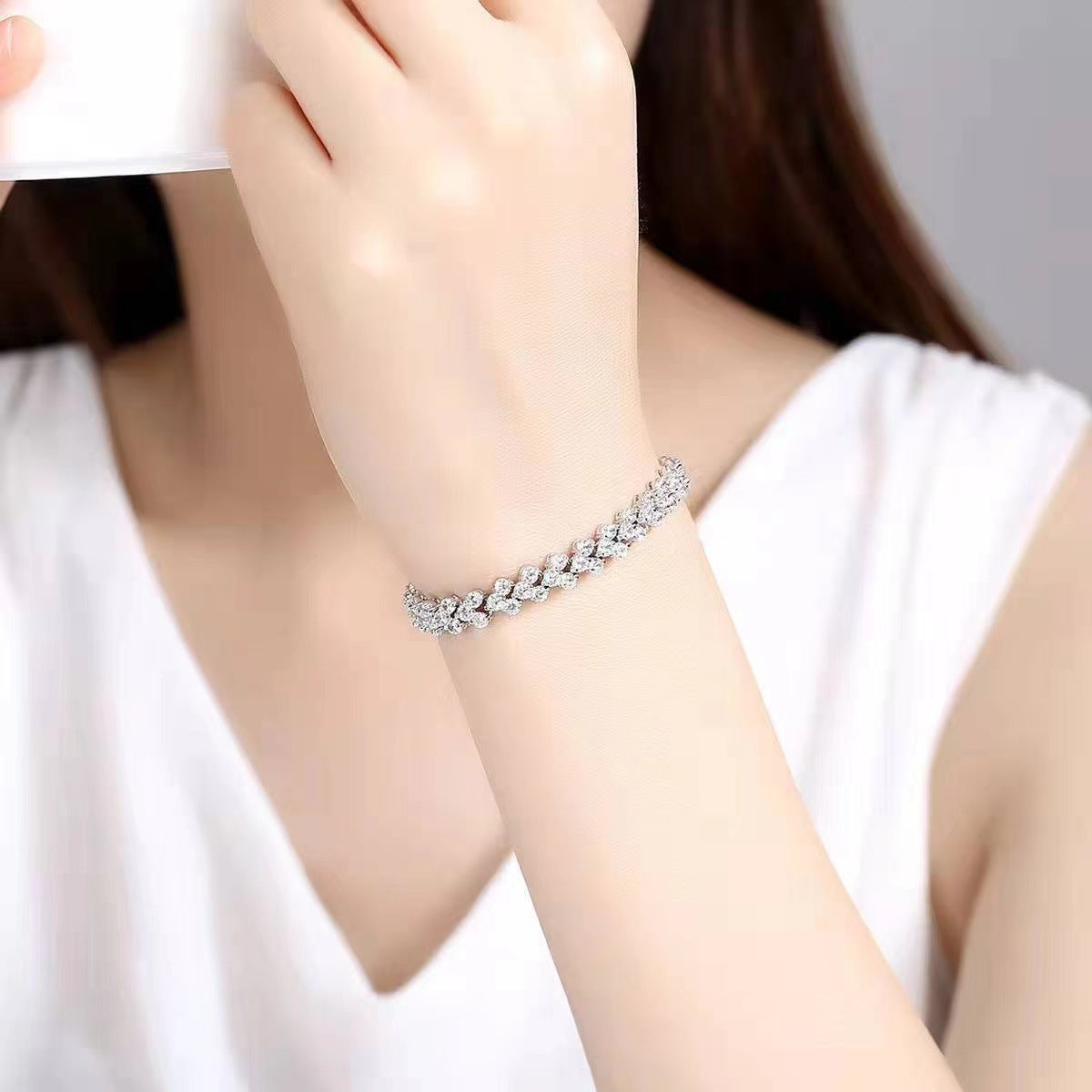 Geometric Diamond Bracelet Women Light Luxury Design